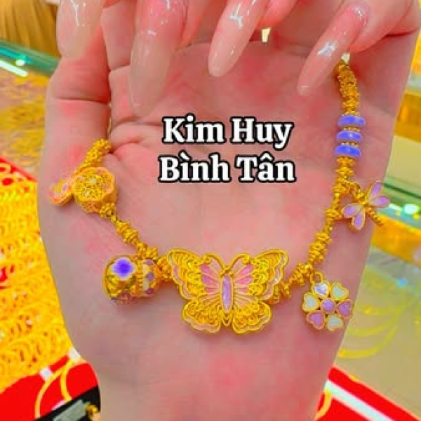 Lắc hồ điệp vàng ta đơn giản, tinh tế